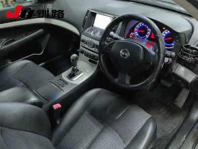 NISSAN SKYLINE