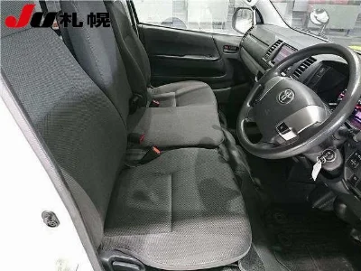 TOYOTA REGIUS VAN