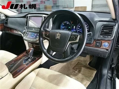 TOYOTA CROWN