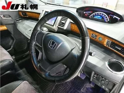 HONDA FREED SPIKE