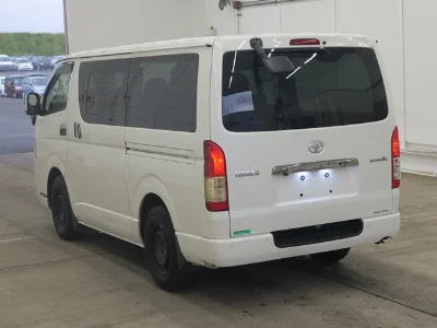 TOYOTA HIACE VAN