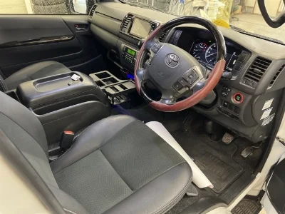 TOYOTA HIACE VAN
