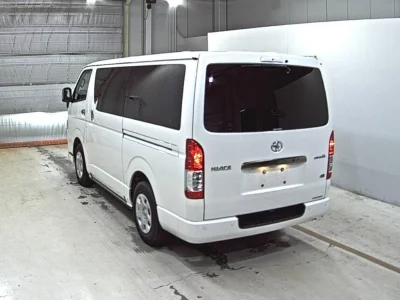 TOYOTA HIACE VAN