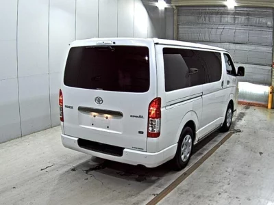 TOYOTA HIACE VAN