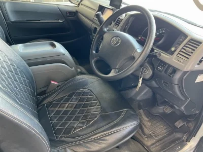 TOYOTA HIACE VAN