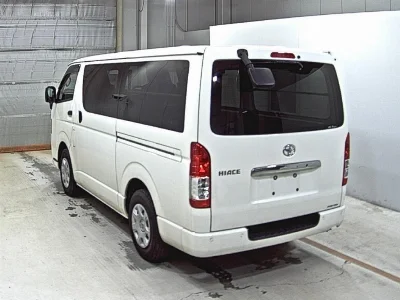 TOYOTA HIACE VAN