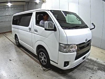 TOYOTA HIACE VAN