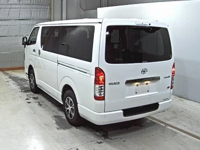 TOYOTA HIACE VAN