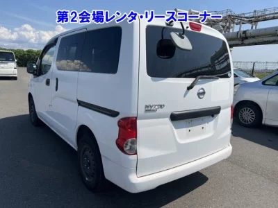 NISSAN NV200