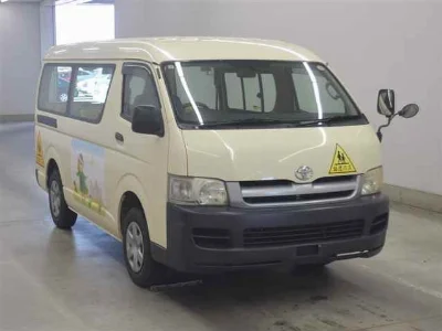TOYOTA HIACE