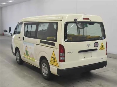 TOYOTA HIACE
