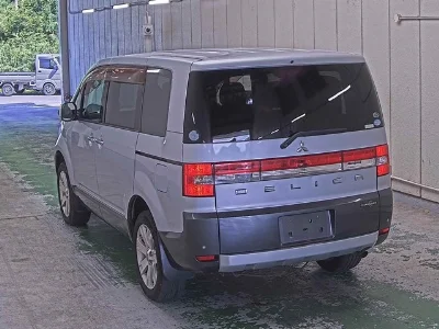 MITSUBISHI DELICA D5