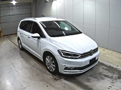 VOLKSWAGEN GOLF TOURAN