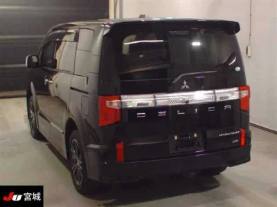MITSUBISHI DELICA D5