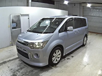 MITSUBISHI DELICA D5