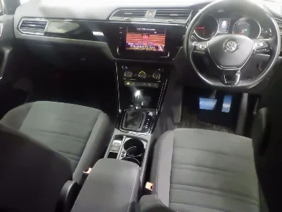 VOLKSWAGEN GOLF TOURAN