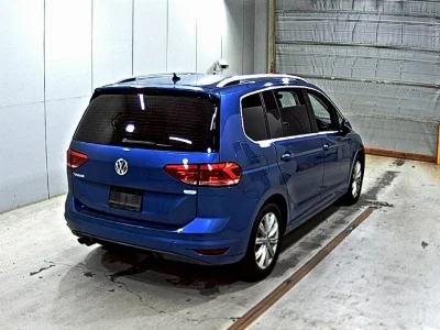 VOLKSWAGEN GOLF TOURAN