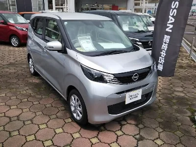 NISSAN AURA