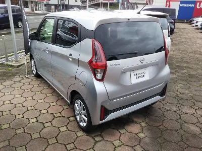 NISSAN AURA