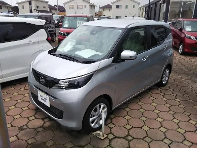 NISSAN AURA