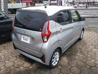NISSAN AURA