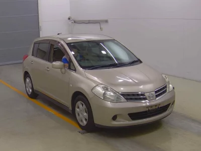 NISSAN TIIDA