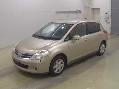 NISSAN TIIDA