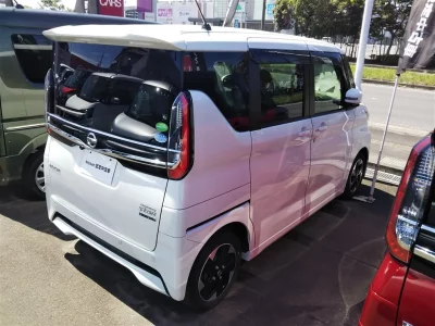 NISSAN ROOX