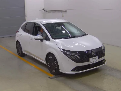 NISSAN AURA