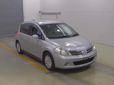 NISSAN TIIDA