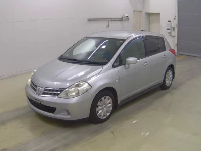 NISSAN TIIDA