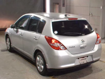 NISSAN TIIDA