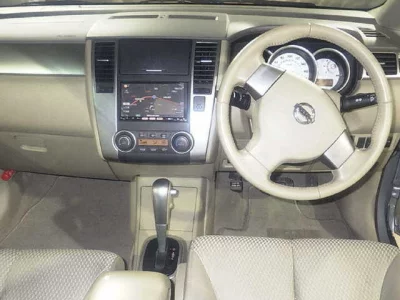 NISSAN TIIDA