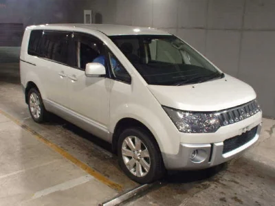 MITSUBISHI DELICA D5