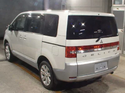 MITSUBISHI DELICA D5