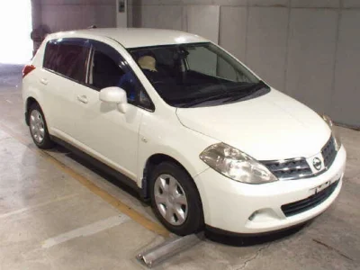 NISSAN TIIDA