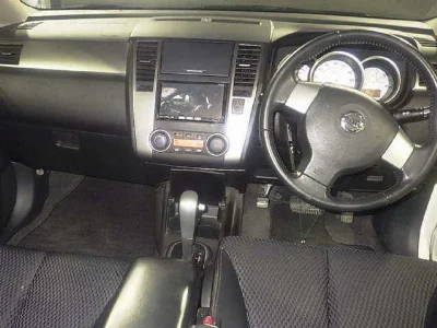 NISSAN TIIDA