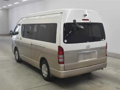 TOYOTA HIACE
