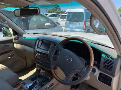 TOYOTA LAND CRUISER