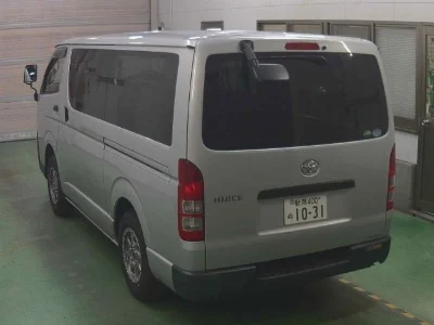 TOYOTA HIACE VAN
