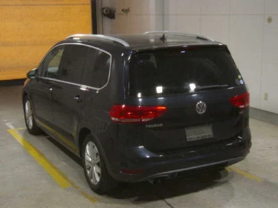 VOLKSWAGEN GOLF TOURAN
