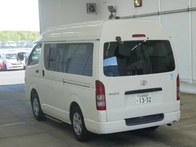 TOYOTA HIACE VAN