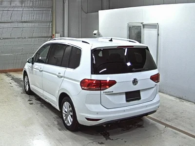 VOLKSWAGEN GOLF TOURAN