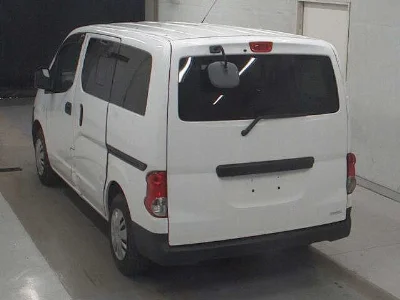 NISSAN NV200