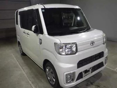 TOYOTA PIXIS MEGA
