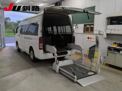 TOYOTA HIACE