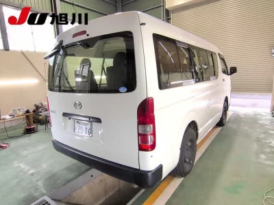 TOYOTA HIACE