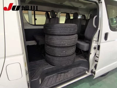TOYOTA HIACE