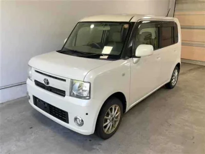 TOYOTA PIXIS SPACE