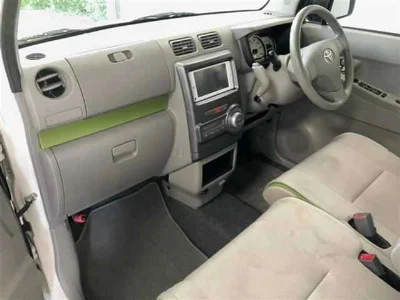 TOYOTA PIXIS SPACE